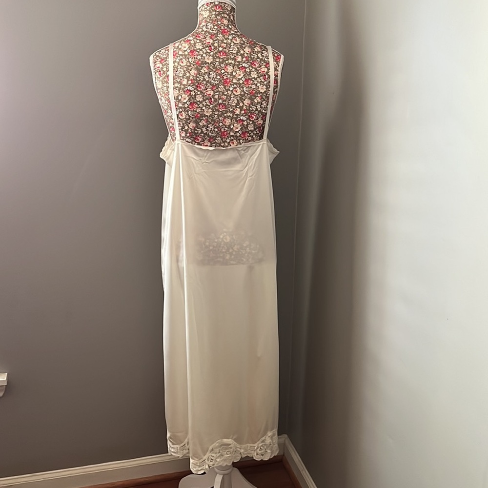 Vanity Fair | Vintage Classic Lace Trim Nylon Full Slip Dress Size 38 - Picture 2 of 10